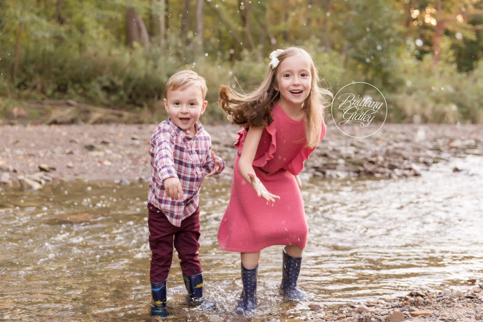 Brecksville Reservation Creek Photo Shoot | The Kruth Family