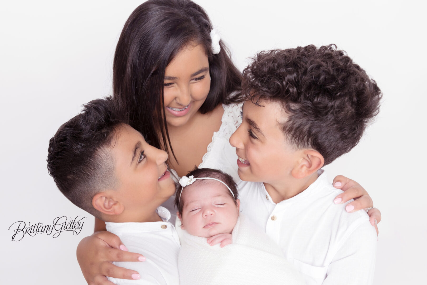 Newborn Photographer Sibling Pictures