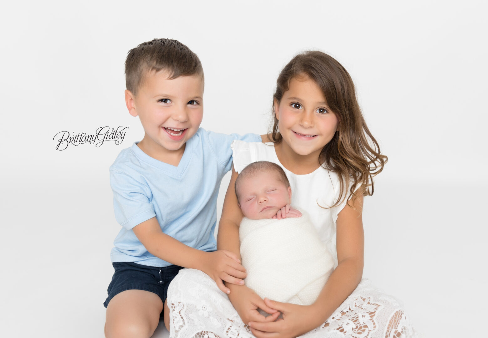 Siblings with Newborn Pictures | Moreland Hills Newborn Photographer