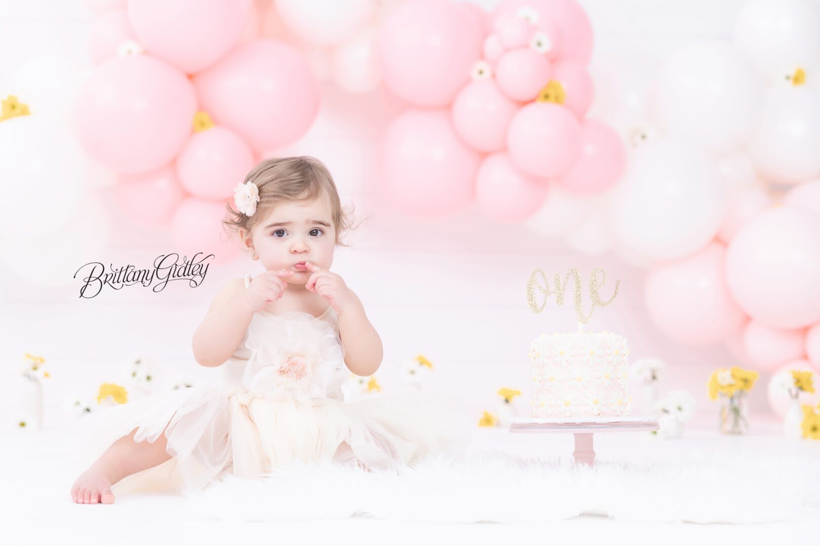 Daisy Themed First Birthday Cake Smash