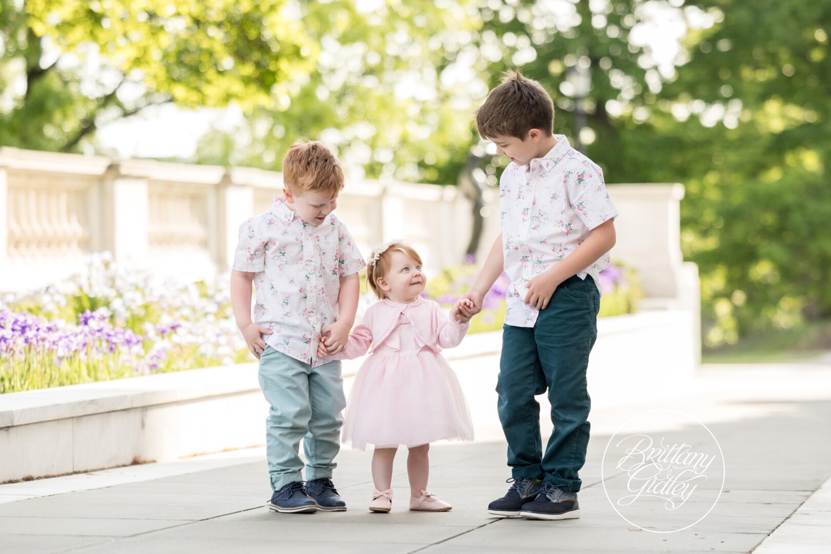 Sibling Pictures Wade Oval | Broadview Heights Family Photography