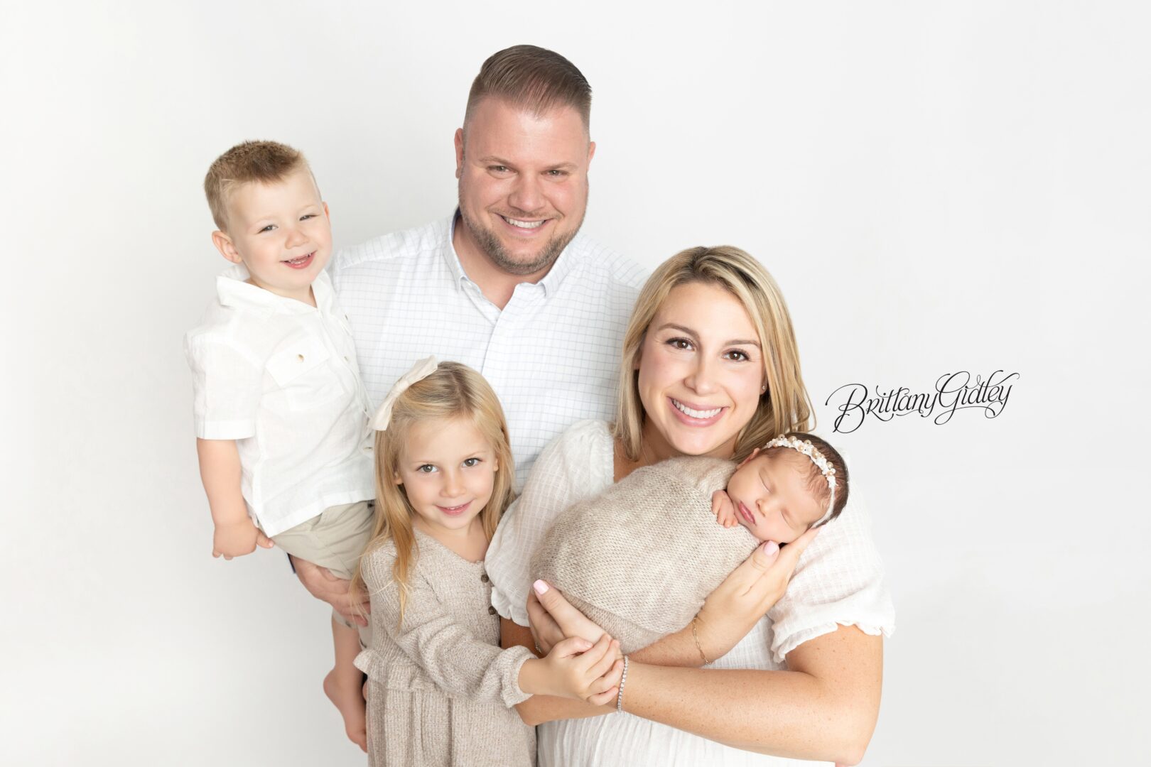 Family Photography With Newborn Baby Cleveland Ohio