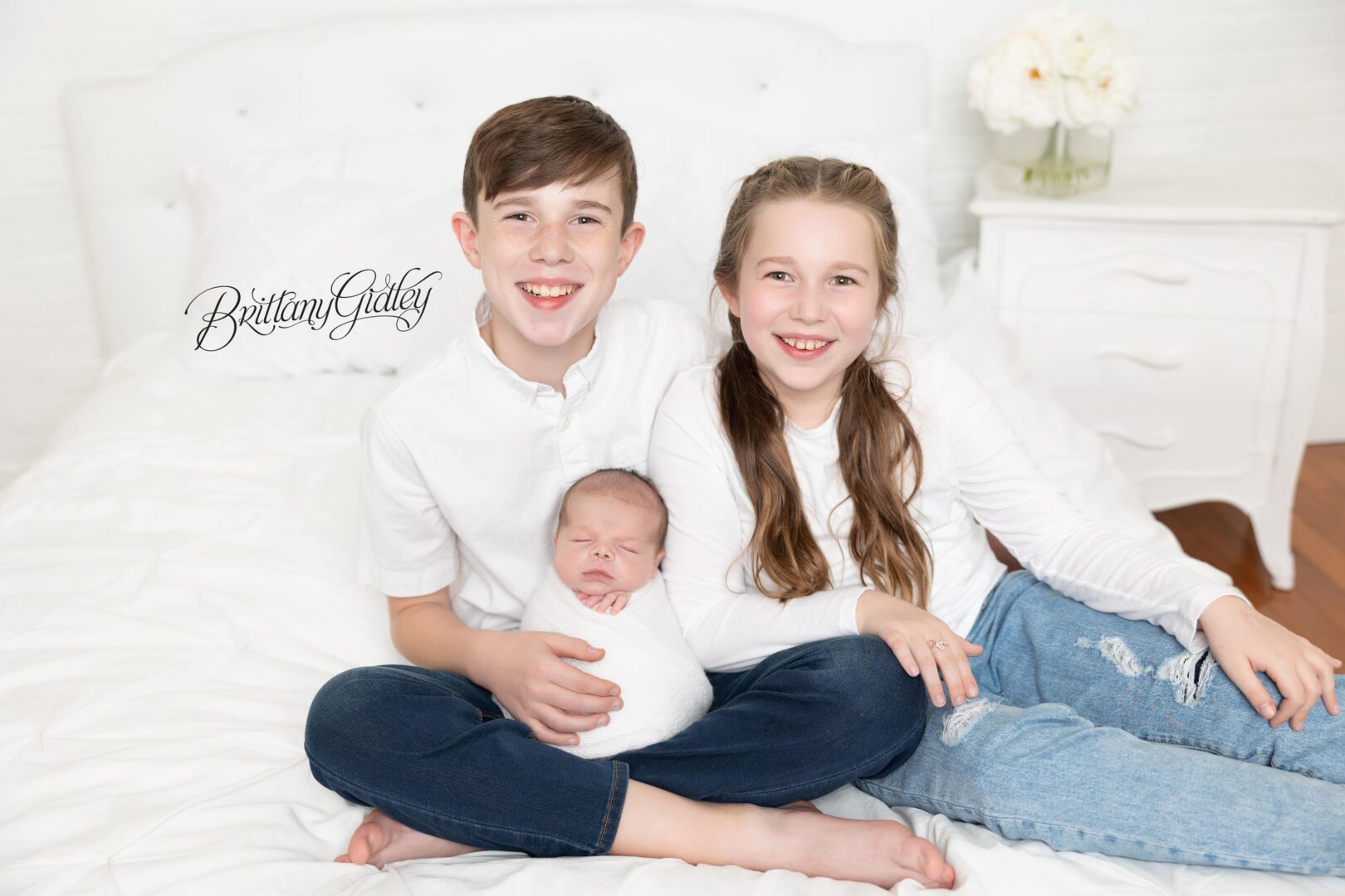 Sibling Photo Shoot Studio | Independence Newborn Photography