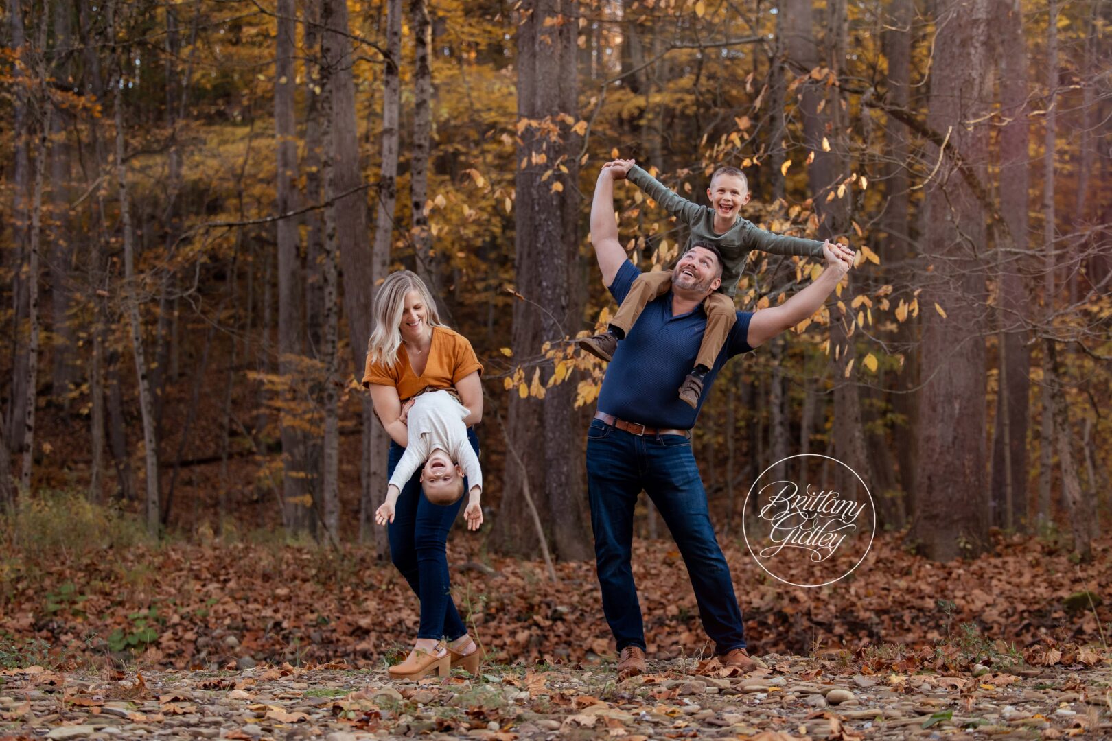 Fall Fun Family Photo Shoot | Autumn Fun Family Photographer
