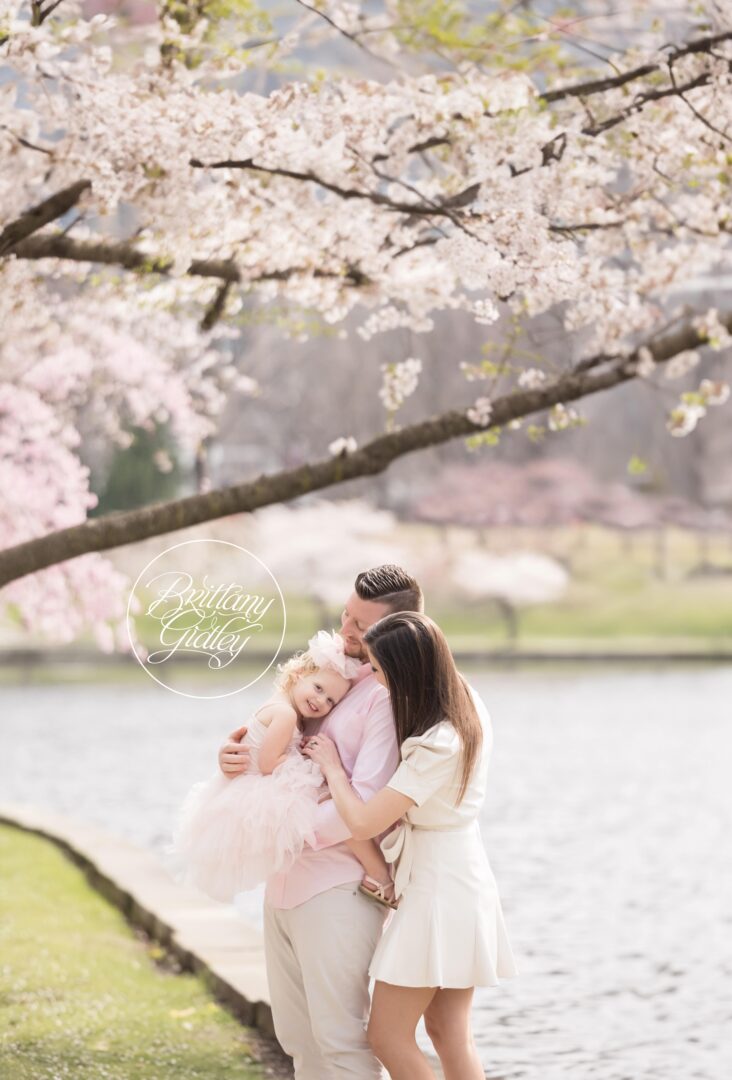 Photo Shoot of Family in Cleveland Cherry Blossoms