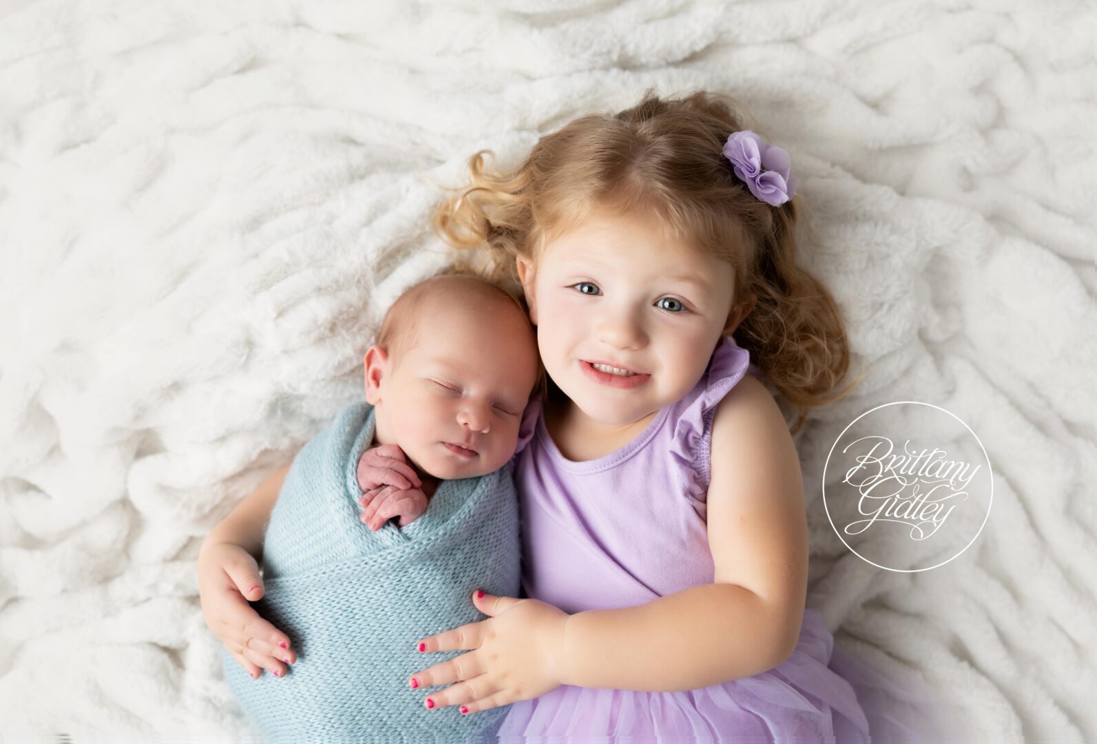 Sibling Photo Shoot with Newborn
