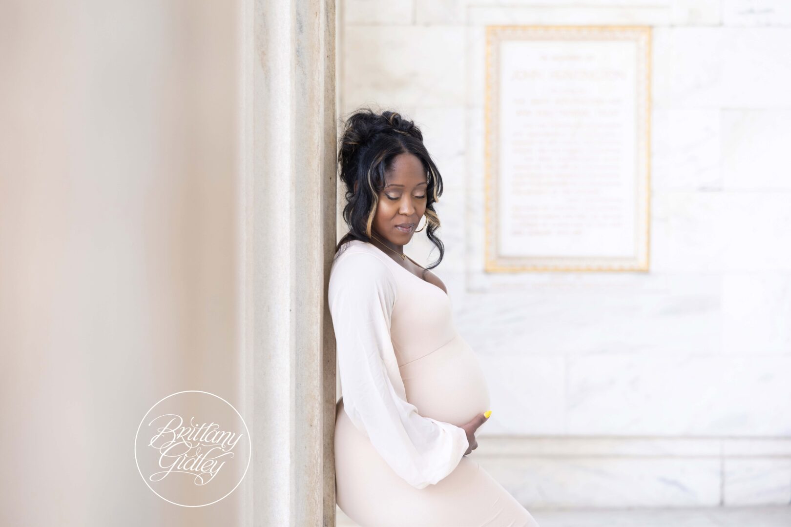 Maternity Photo Shoot at Cleveland Museum of Art