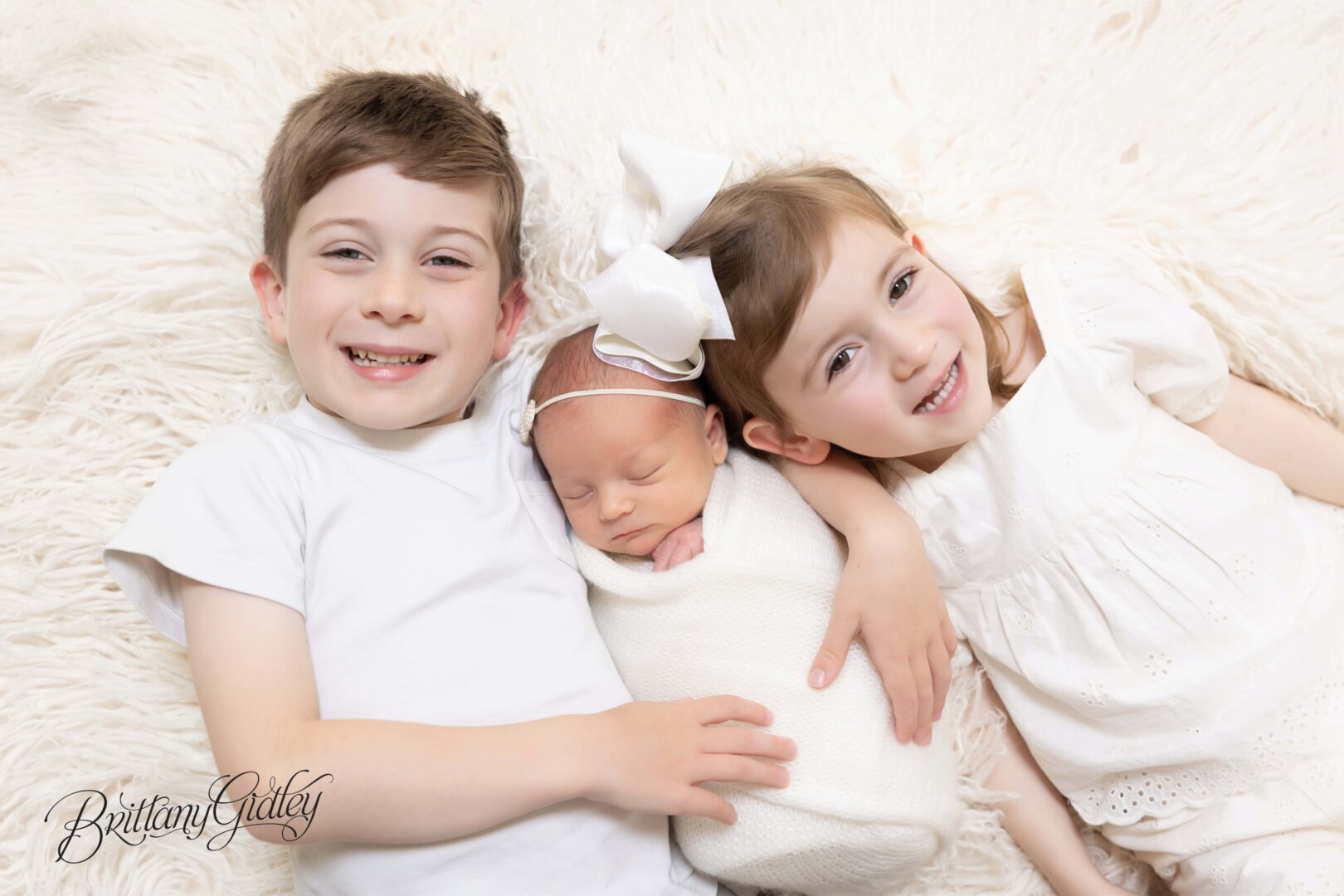 Newborn and Siblings | Cleveland In-Home Newborn Session