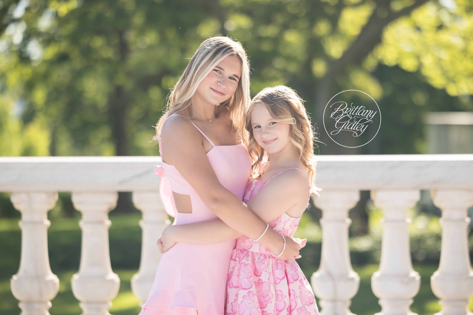 Sisters Cleveland Museum of Art Family Photo Shoot